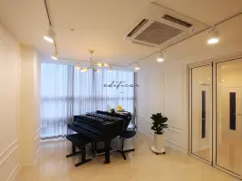 화이트톤 모던클래식 피아노학원 인테리어